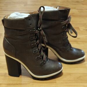 SCHUTZ "ROWDY" Dark Brown Heeled Lace-Up Boots